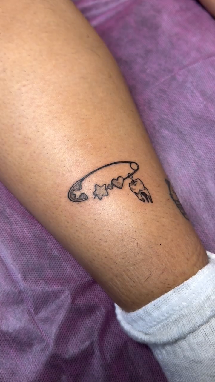 Tattoo by @artby_avarose — fine_line