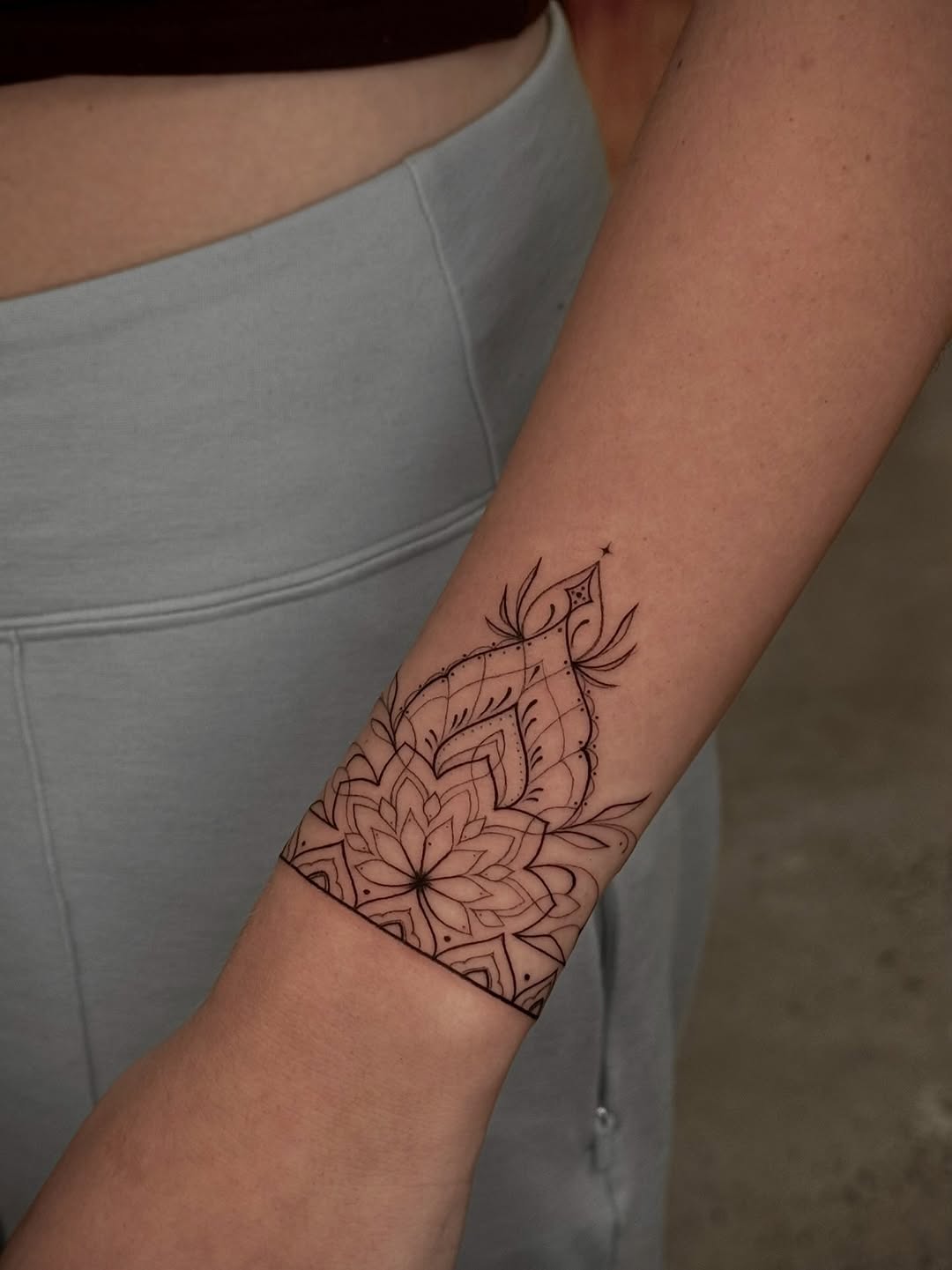 Tattoo by @tattoowithli — fine_line, ornamental
