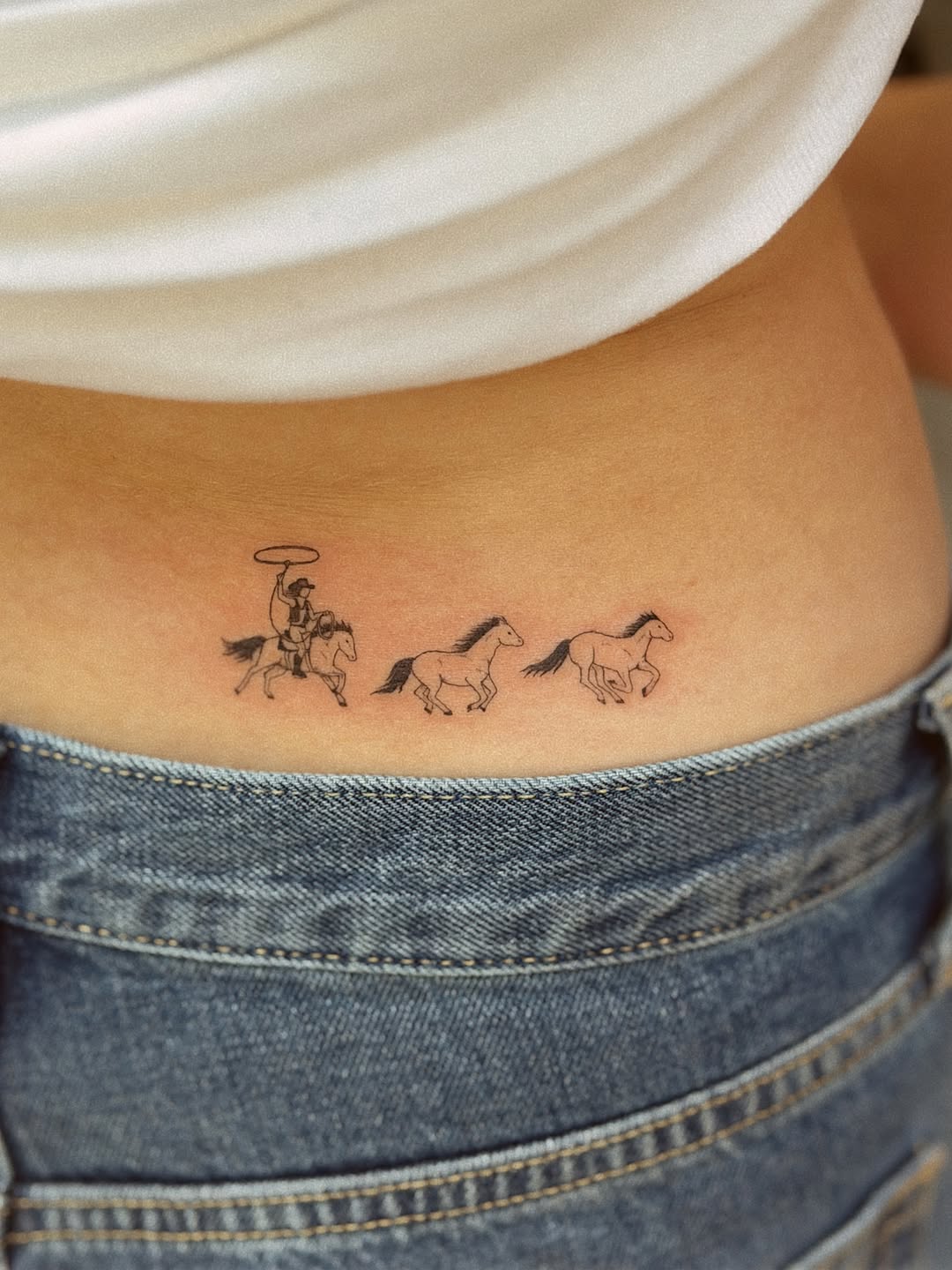 Tattoo by @yuli_tattoos β fine_line, minimalist