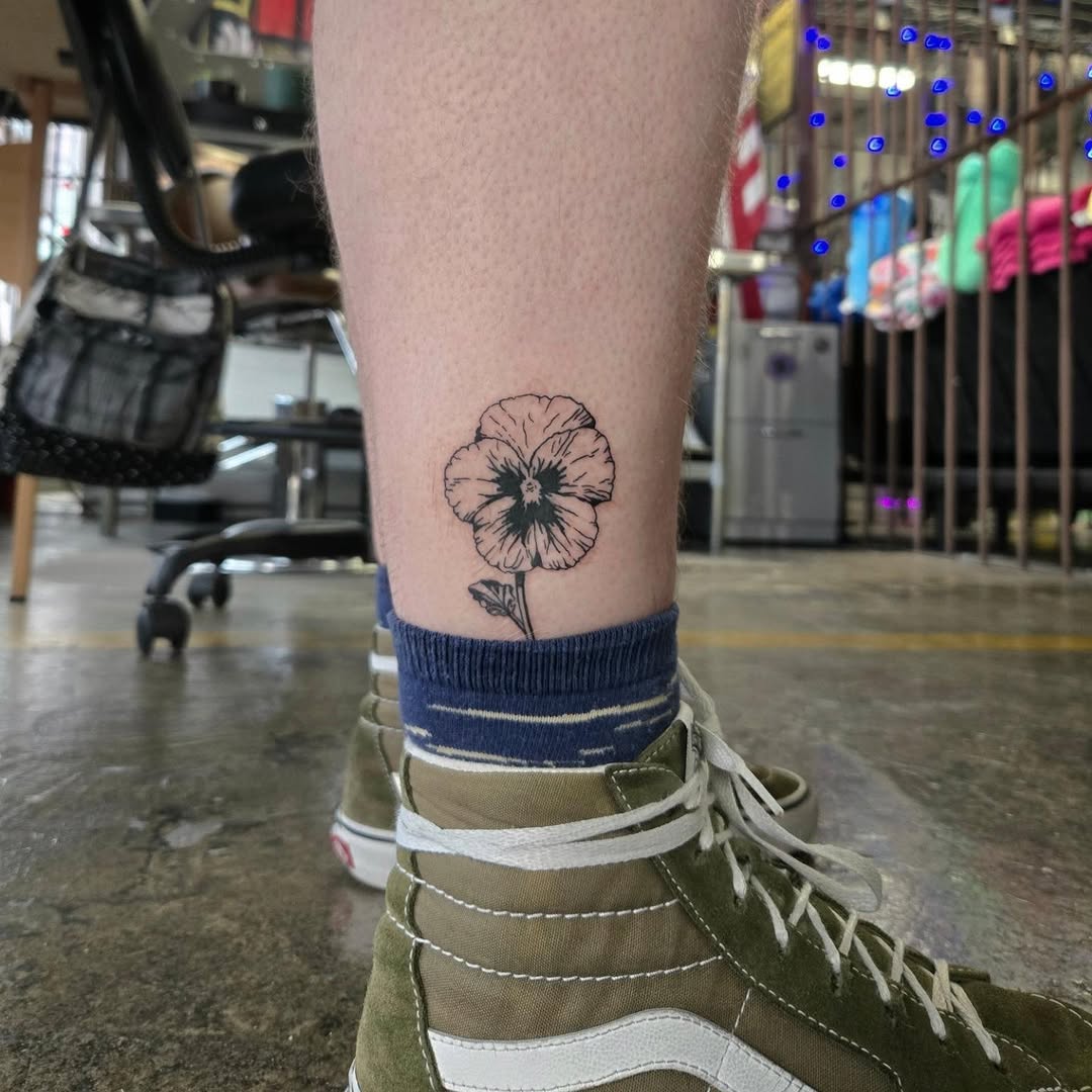 Tattoo by @pearthebeartattoo — fine_line