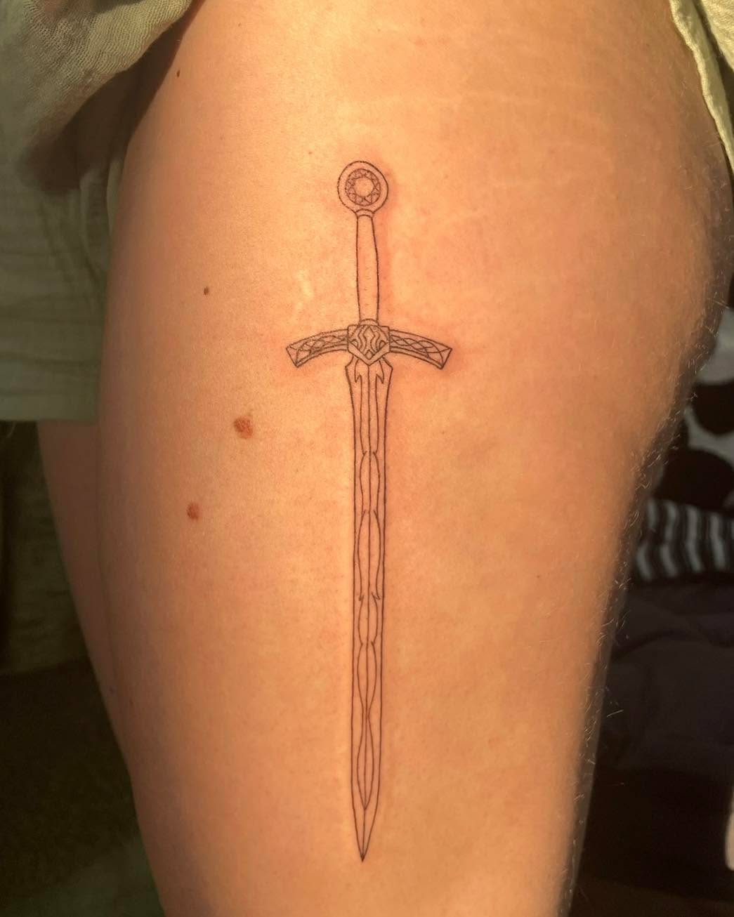 Tattoo by @myl.valois_tattoo — fine_line