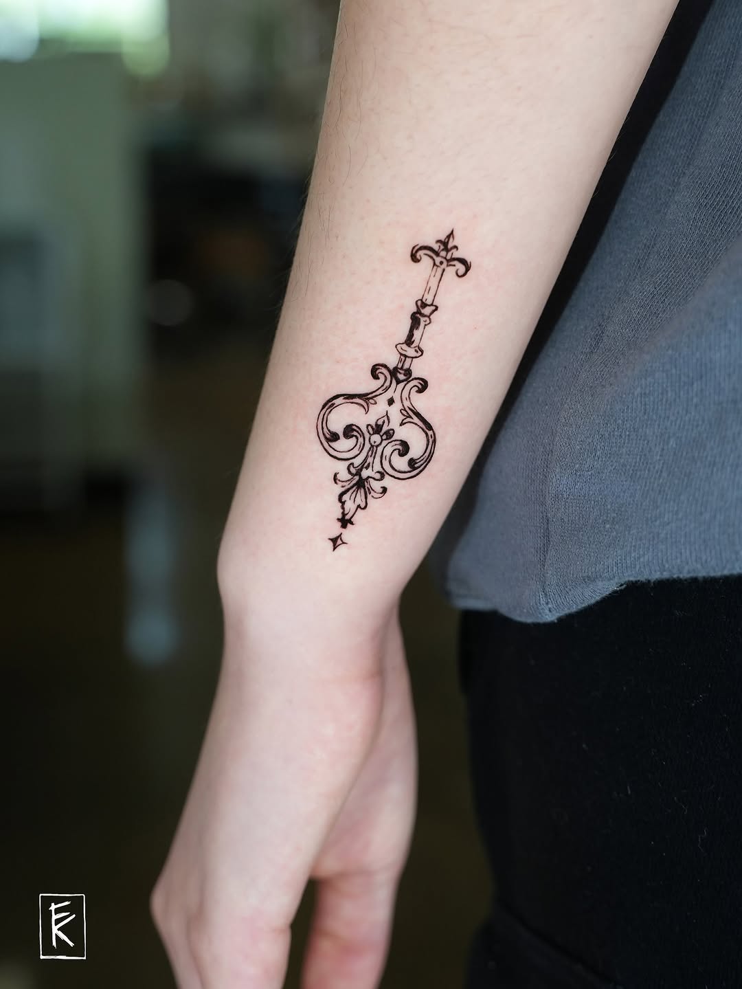 Tattoo by @tattoobyeliza — fine_line, ornamental