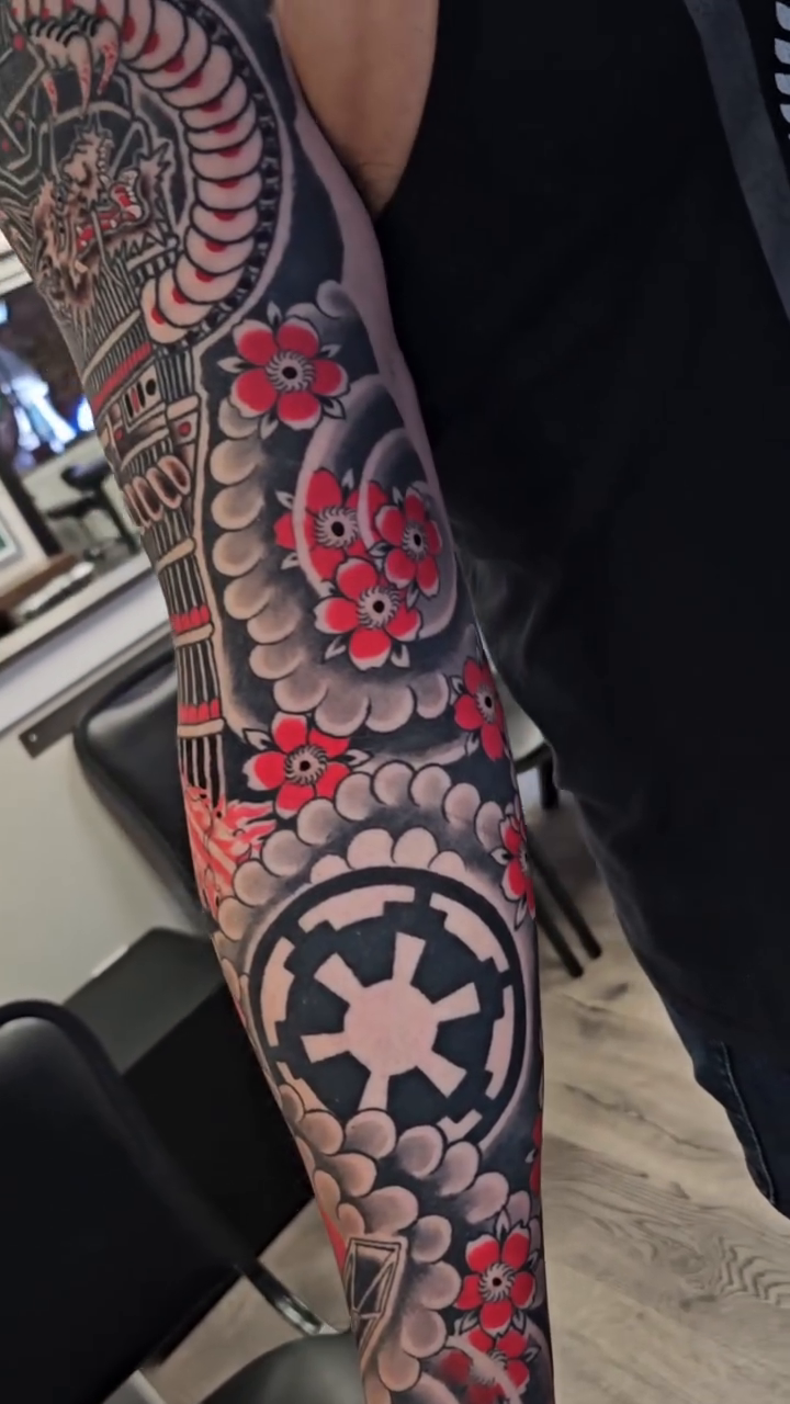 Tattoo by @avelourdtattoos — japanese_irezumi, blackwork