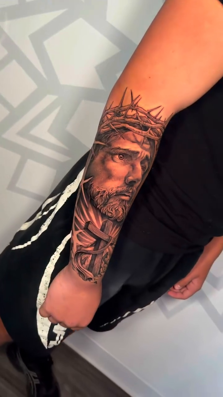 Tattoo by @nandojaa_ink — black_and_grey, realism