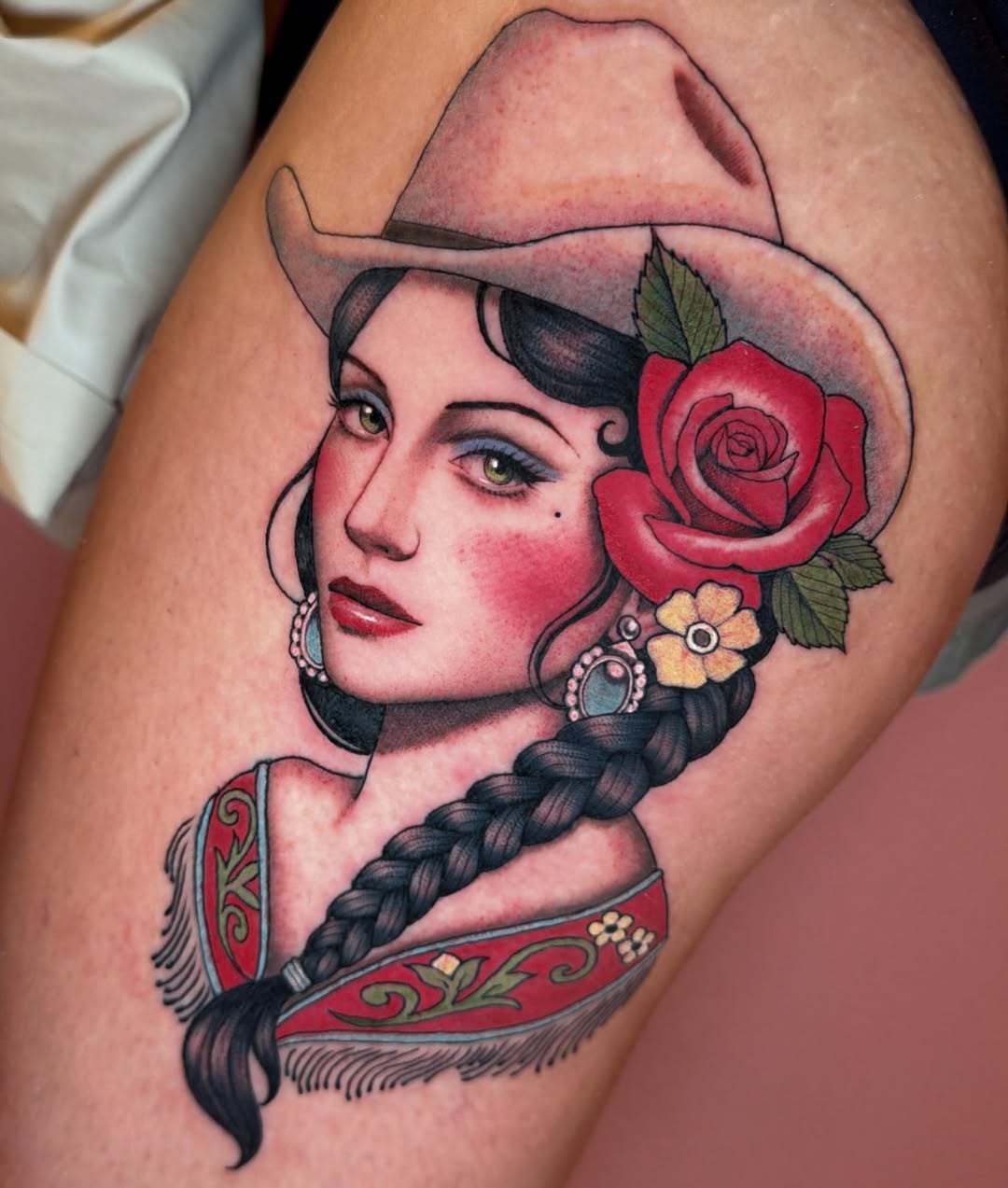 Tattoo by @lunalucerotattoo โ neo_traditional
