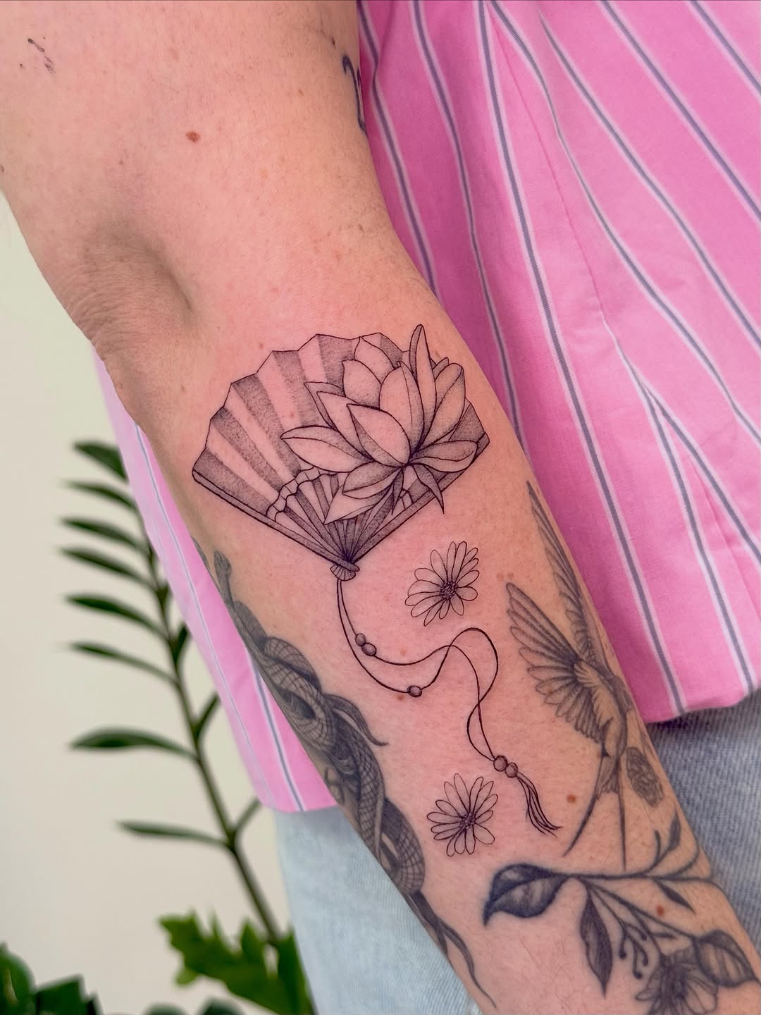 Tattoo by @peachytats.atl โ fine_line, black_and_grey