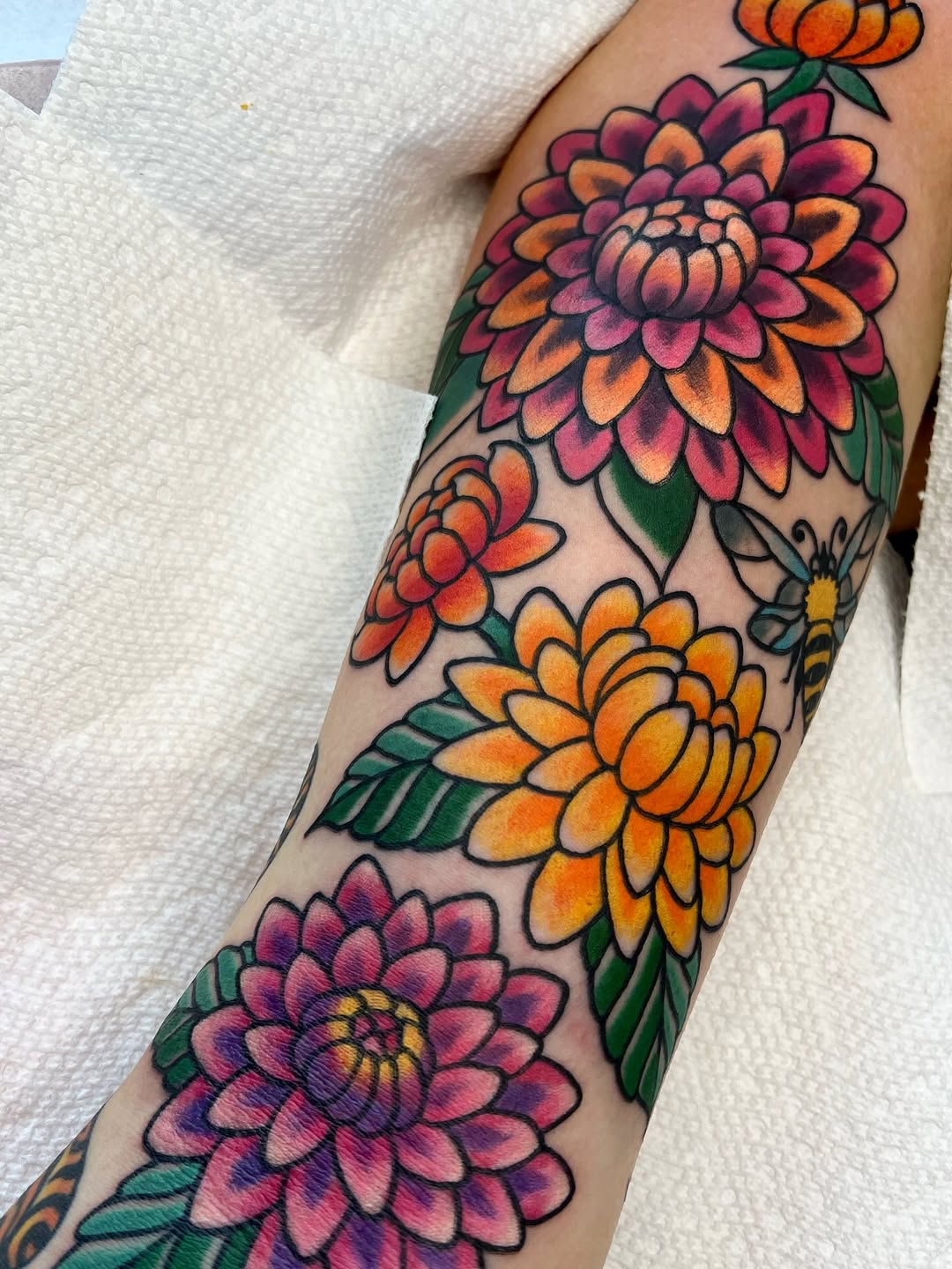 Tattoo by @leonetats โ american_traditional, illustrative