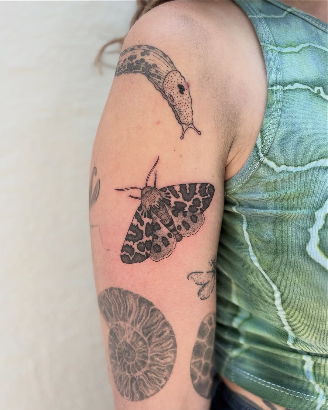 Tattoo by @siltyloamtattoo — black_and_grey, dotwork