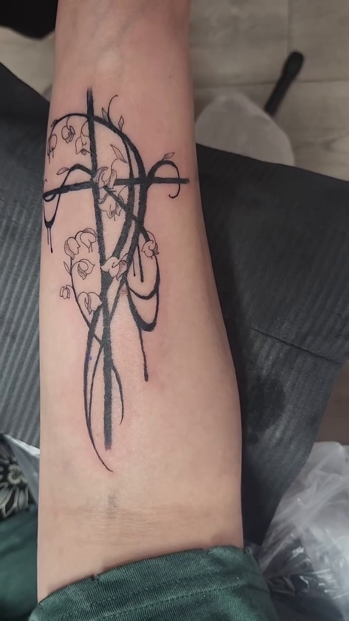 Tattoo by @merreart_007 β fine_line