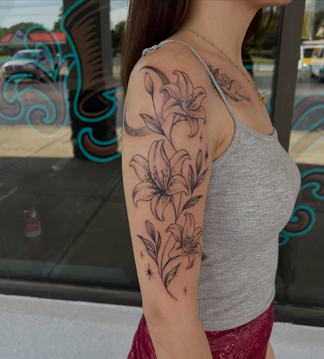 Tattoo by @calliecattats โ fine_line, illustrative