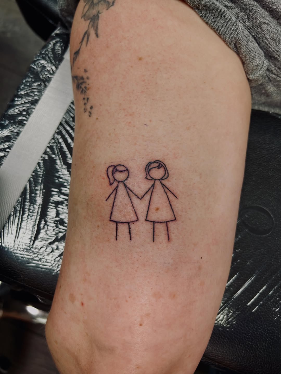Tattoo by @boylazarustattoo — fine_line, minimalist