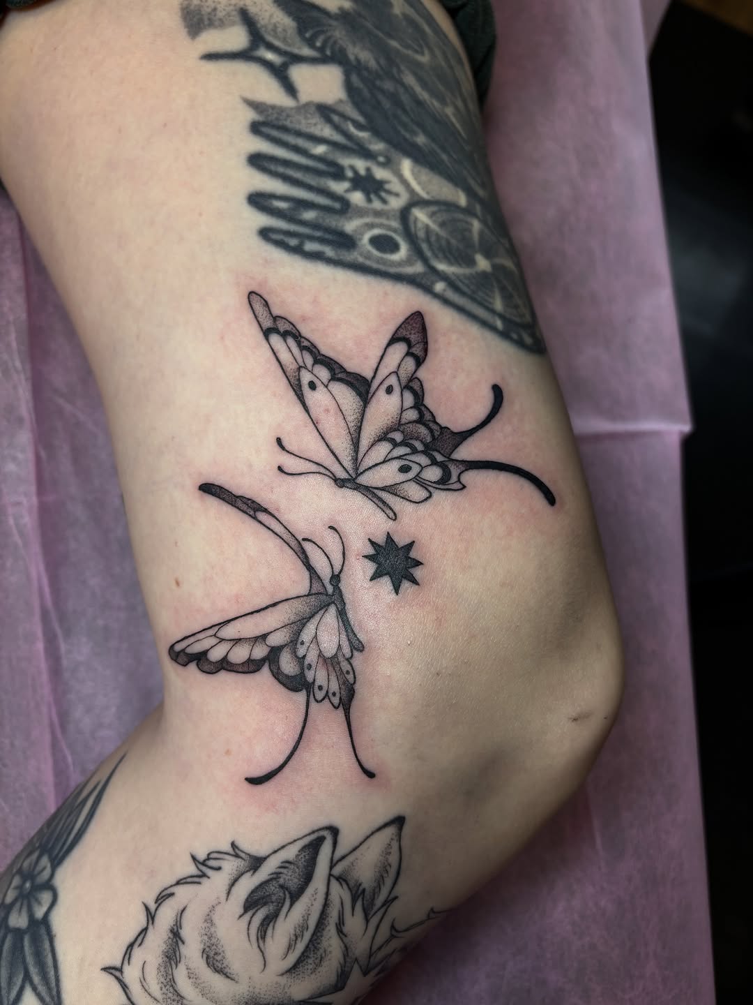 Tattoo by @thursdaybluez β illustrative, dotwork