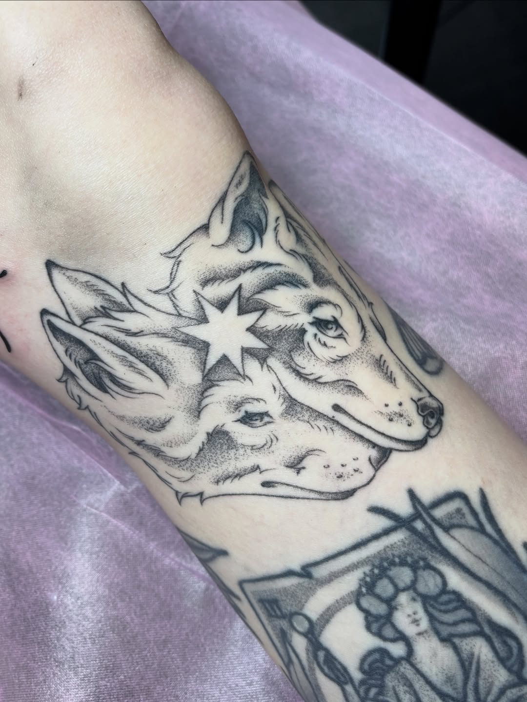 Tattoo by @thursdaybluez β illustrative, dotwork