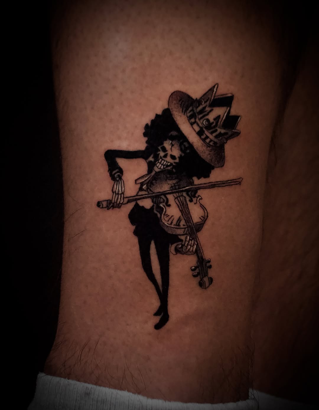 Tattoo by @kan.artistt — black_and_grey