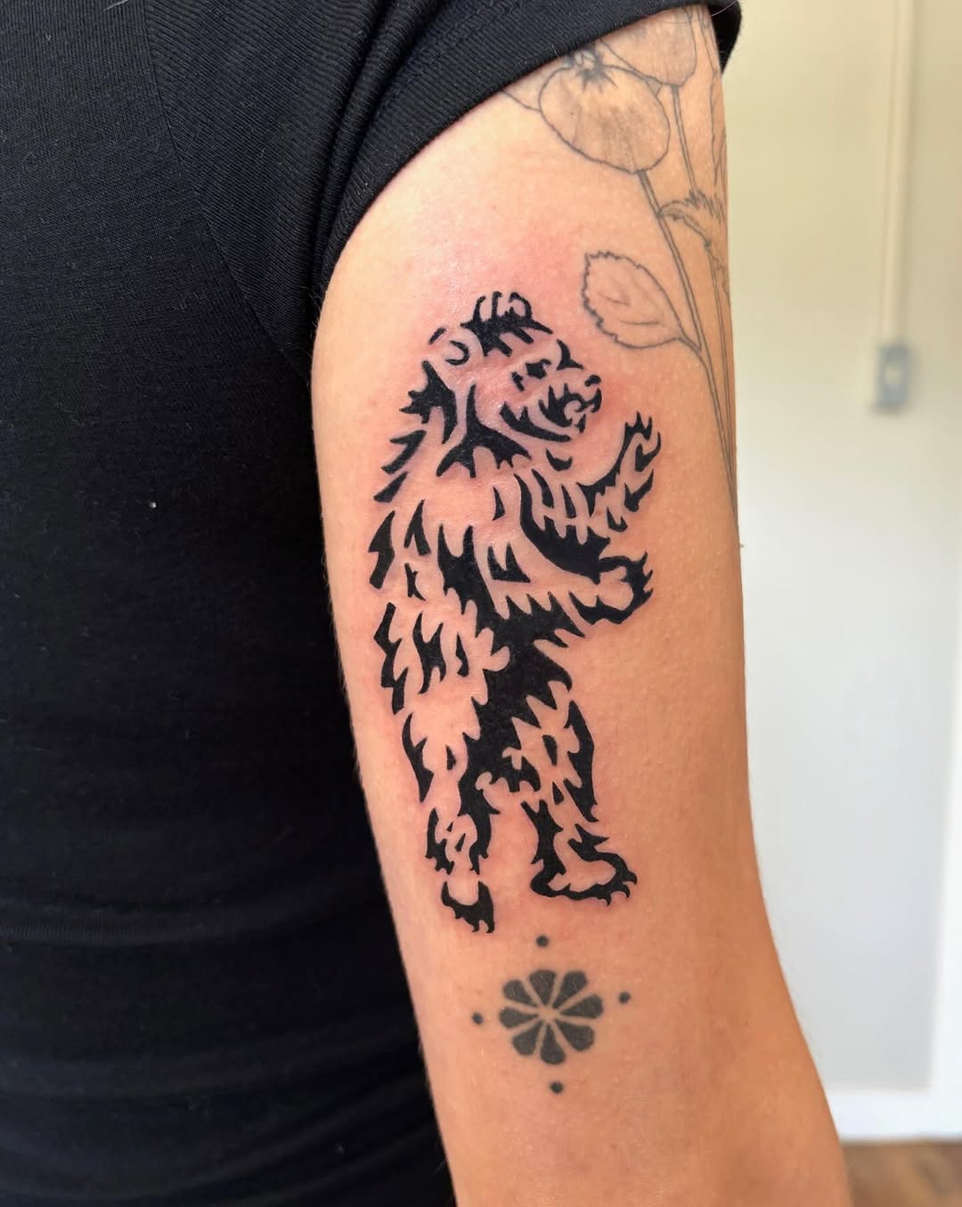 Tattoo by @st_matthew___ — blackwork