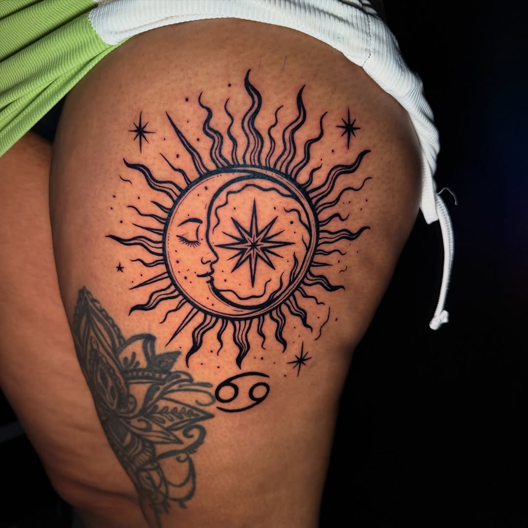 Tattoo by @yuyuicyink โ blackwork