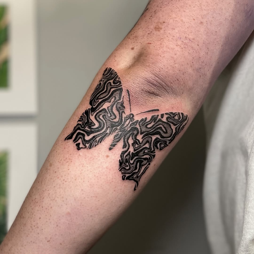 Tattoo by @ilenadoodles β blackwork