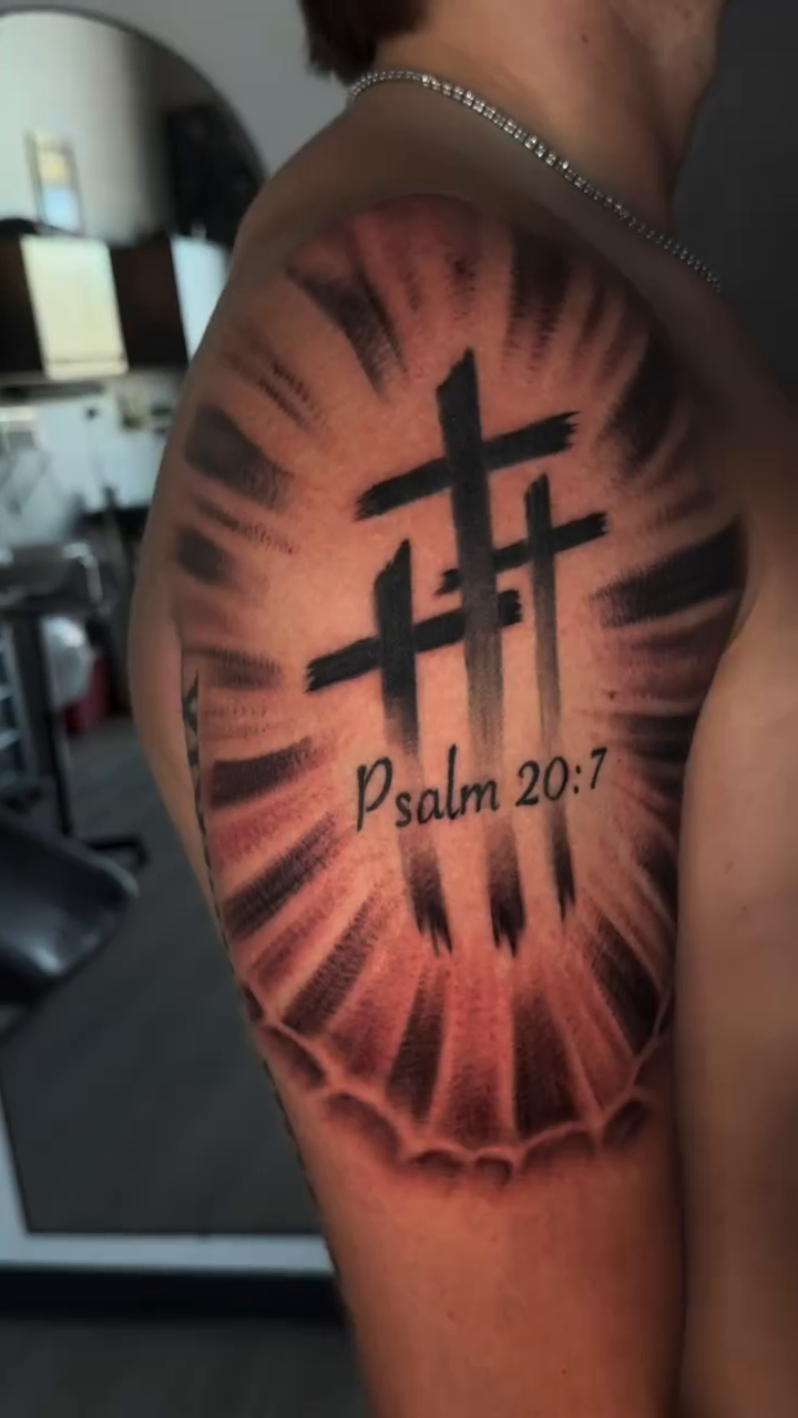 Tattoo by @tattedbyhenryfuentes — black_and_grey, illustrative