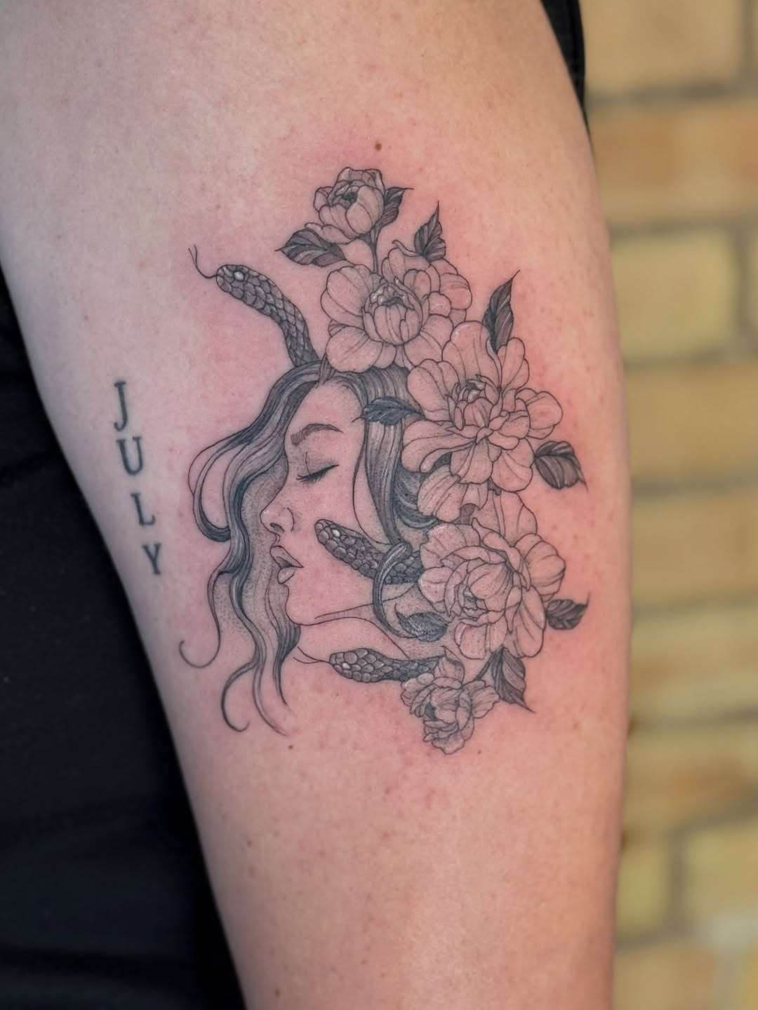 Tattoo by @onlyslightlyartistic โ fine_line, illustrative