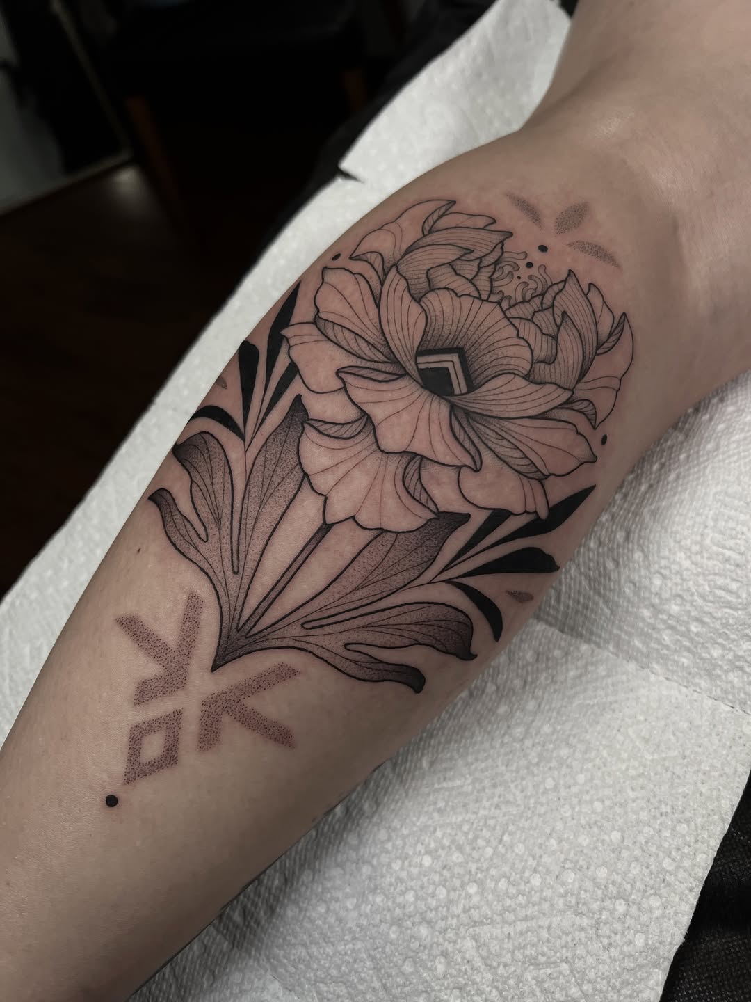 Tattoo by @avreysimone — black_and_grey, geometric