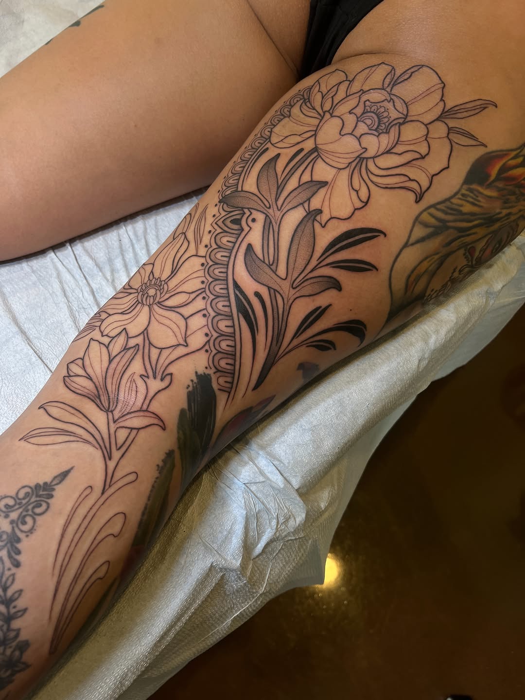 Tattoo by @avreysimone — fine_line, black_and_grey