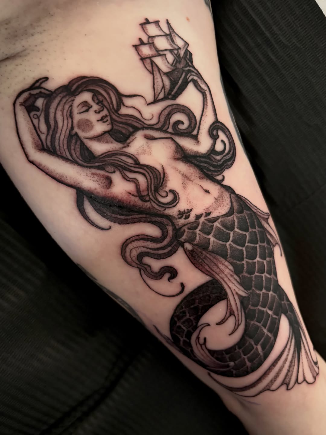 Tattoo by @tk.tattoos โ black_and_grey, fine_line