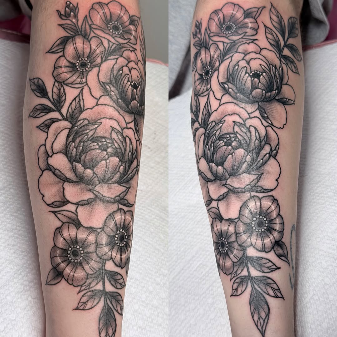 Tattoo by @gabipaigeee — black_and_grey, fine_line