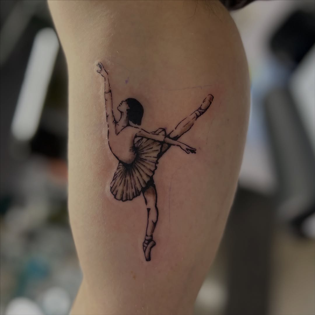 Tattoo by @natjohnson.tattoos โ fine_line