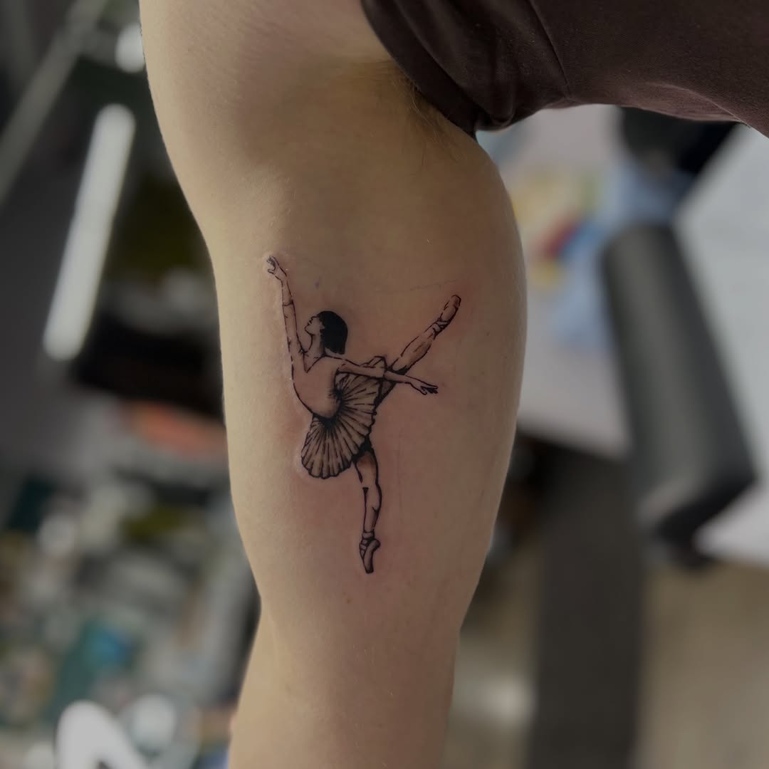 Tattoo by @natjohnson.tattoos โ fine_line