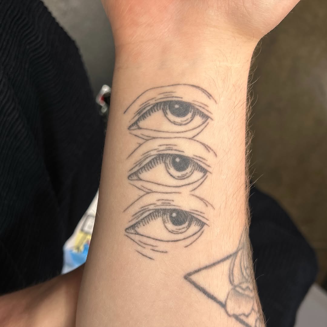 Tattoo by @natjohnson.tattoos โ black_and_grey