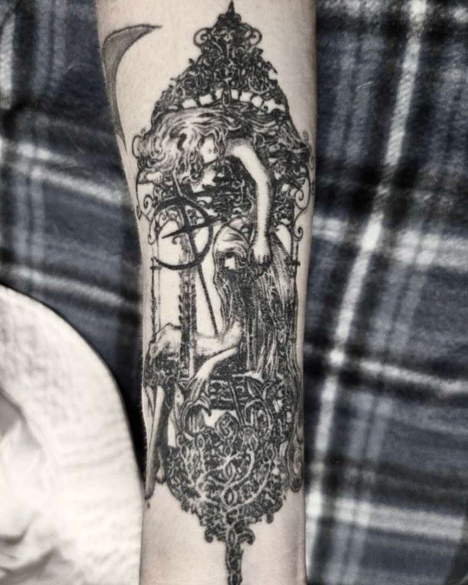 Tattoo by @la13va_tear โ blackwork, illustrative