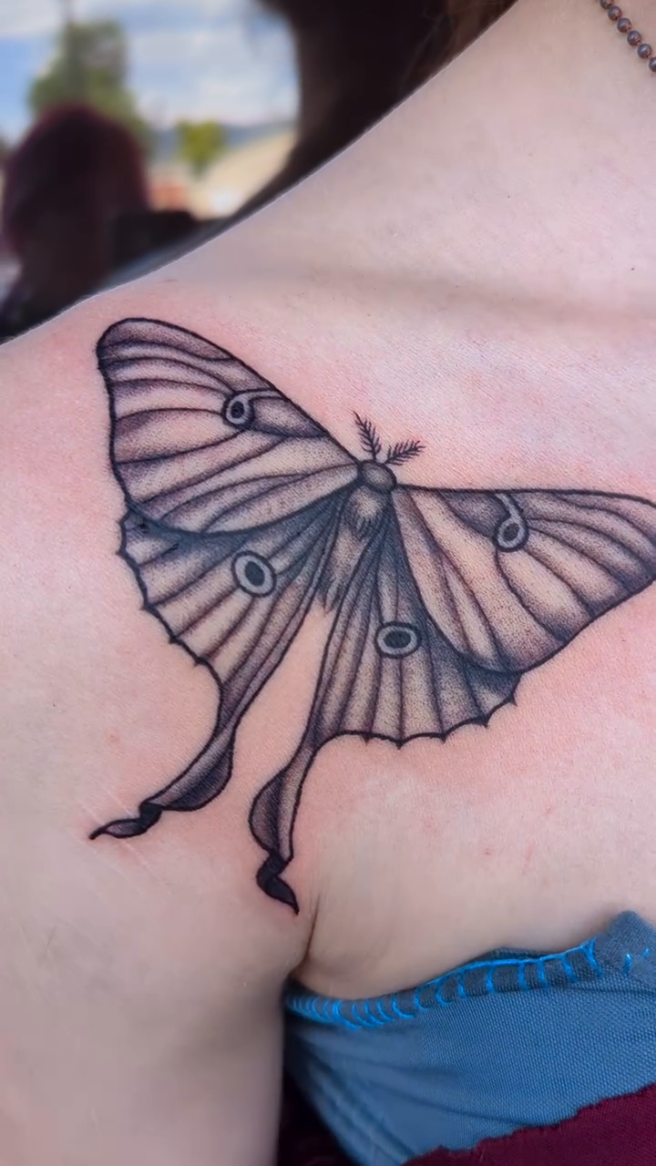 Tattoo by @ravenfm_ink — black_and_grey, illustrative