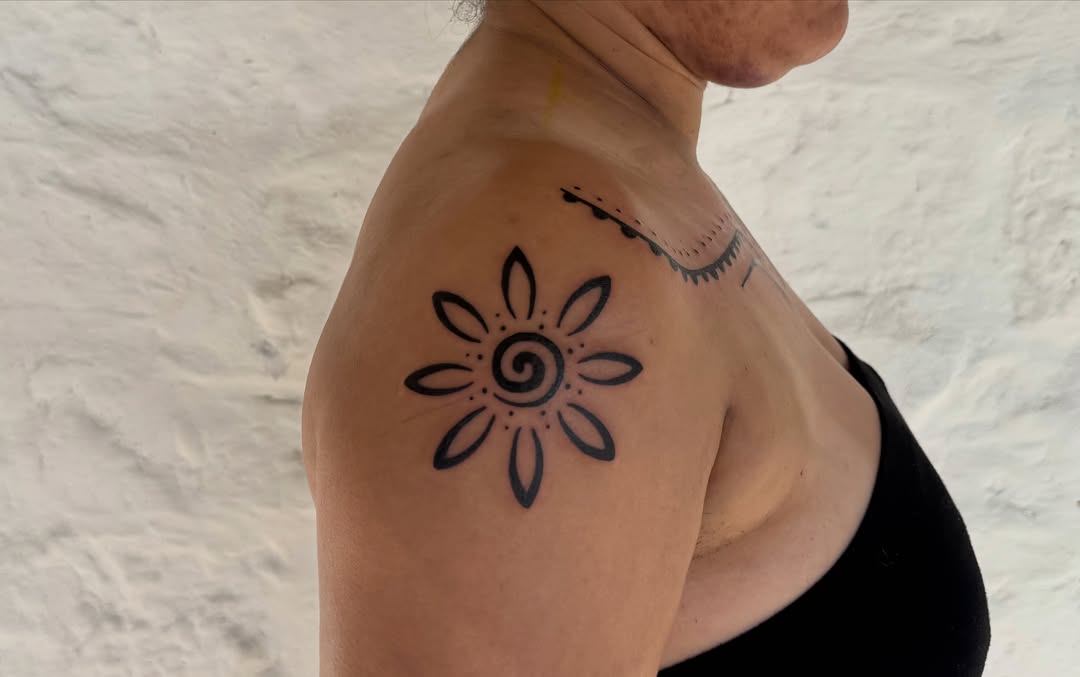 Tattoo by @manuinkatx — minimalist
