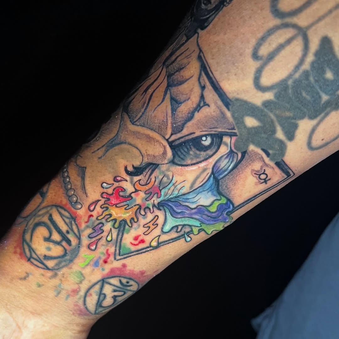 Tattoo by @tattoos_by_evan_i — illustrative, geometric