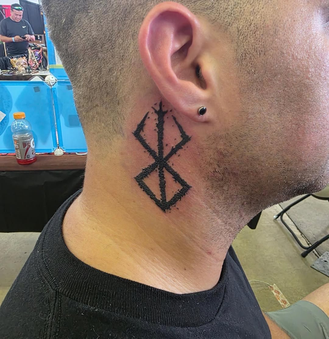 Tattoo by @noposfucktattoos โ blackwork