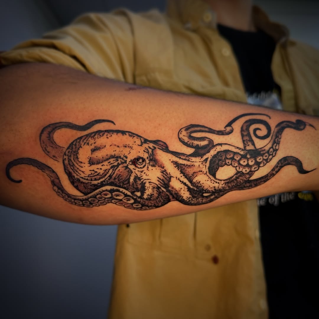 Tattoo by @cazztro.tattoo โ black_and_grey, realism