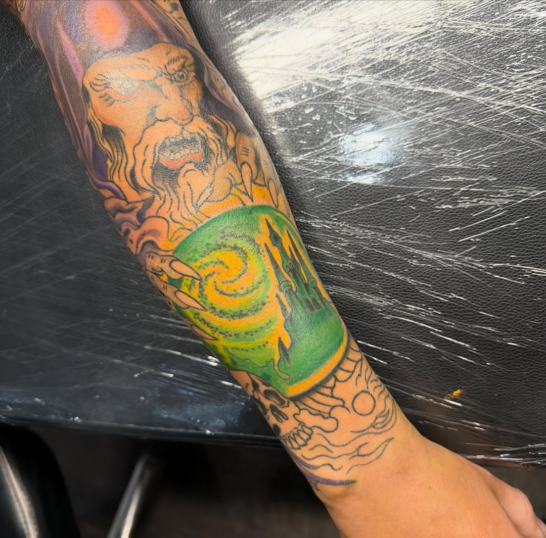 Tattoo by @xcujoxtattooer β new_school