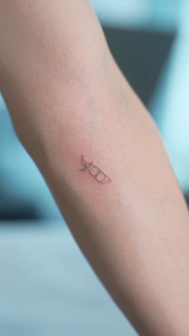 Tattoo by @ink_bijou β fine_line