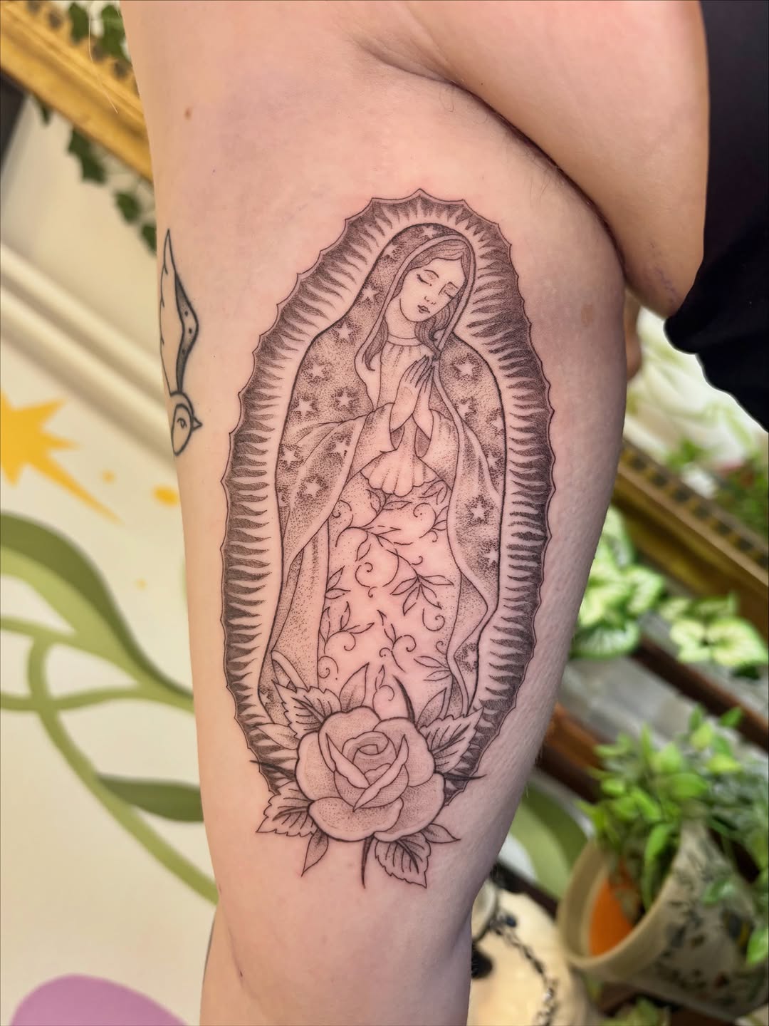 Tattoo by @amberloutattoo โ black_and_grey, dotwork