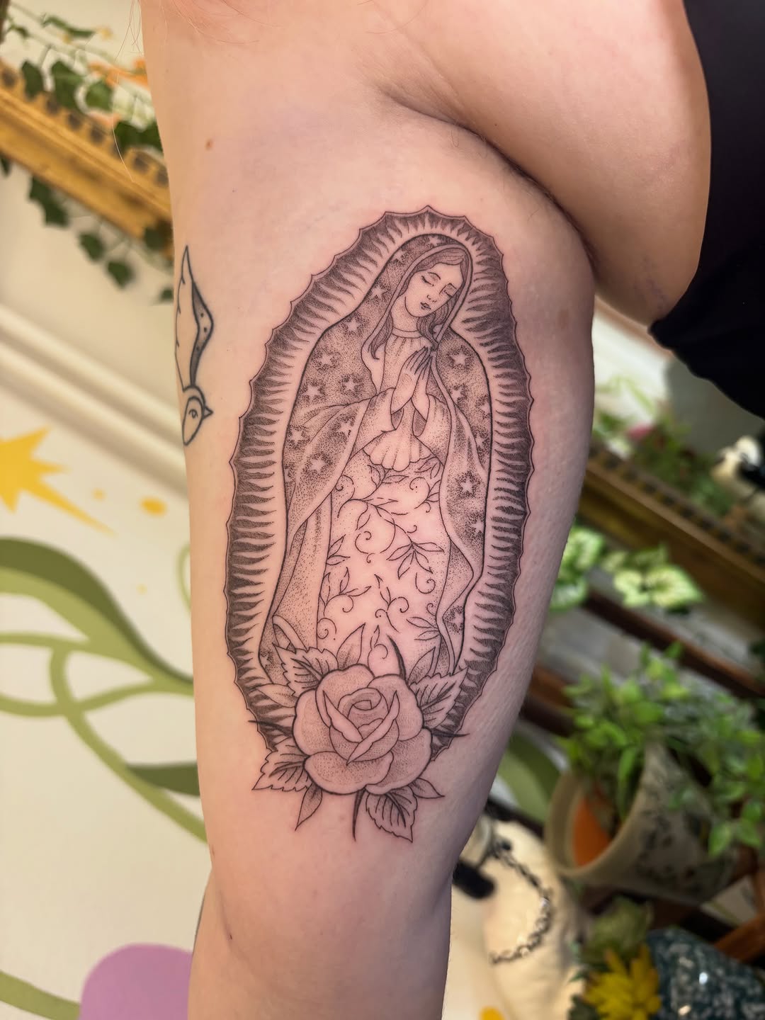 Tattoo by @amberloutattoo โ black_and_grey, fine_line