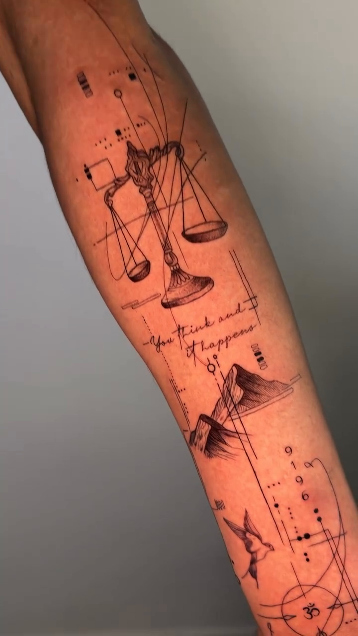 Tattoo by @tattoosbykaur โ geometric