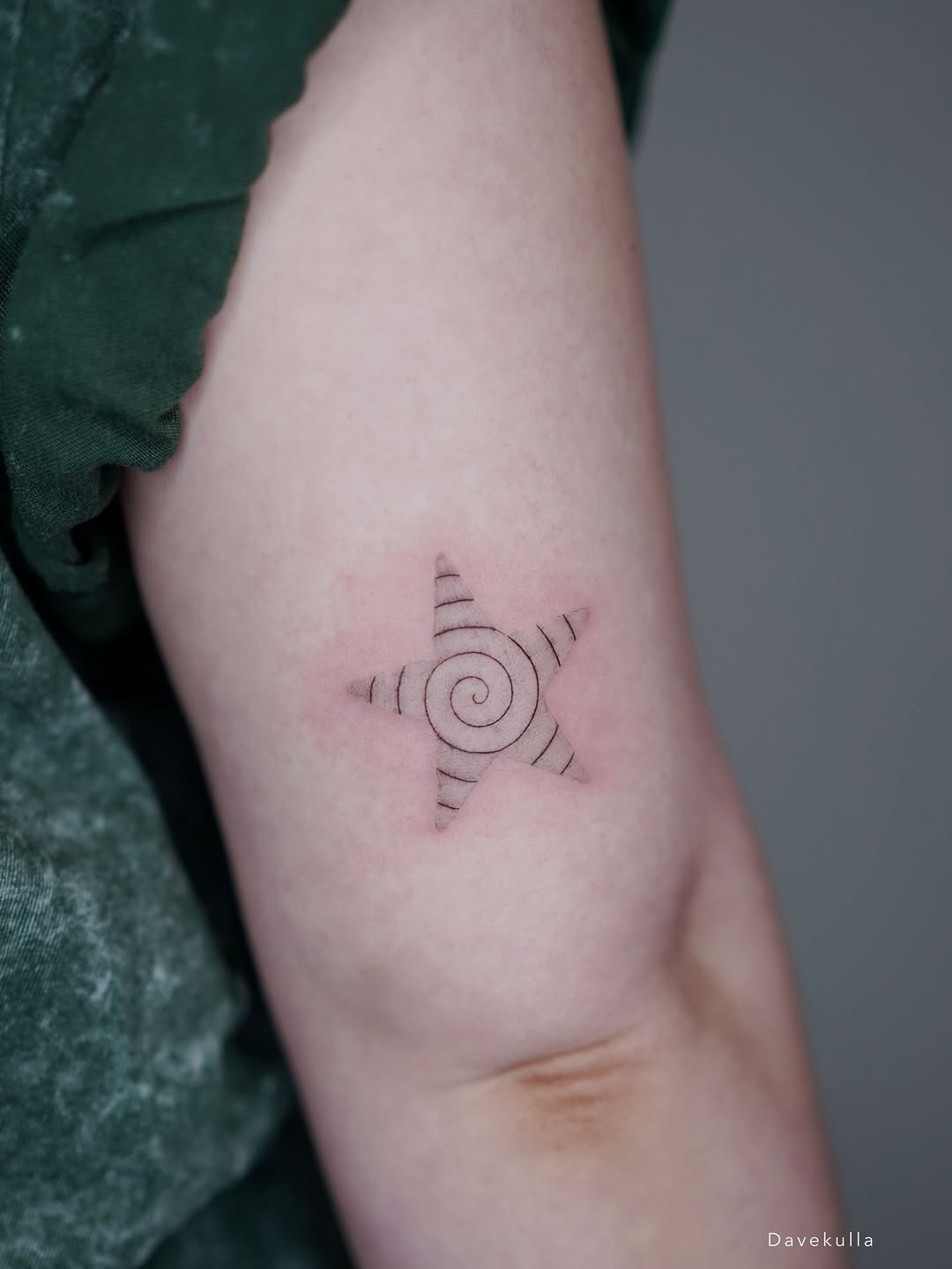 Tattoo by @davekulla.tattoo — fine_line, minimalist