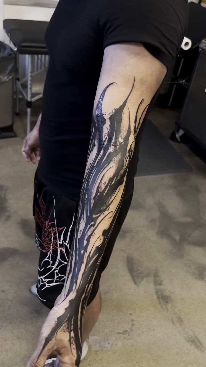 Tattoo by @_vants__ — blackwork, geometric