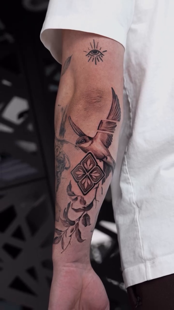 Tattoo by @d.vancasso.ink — black_and_grey, illustrative