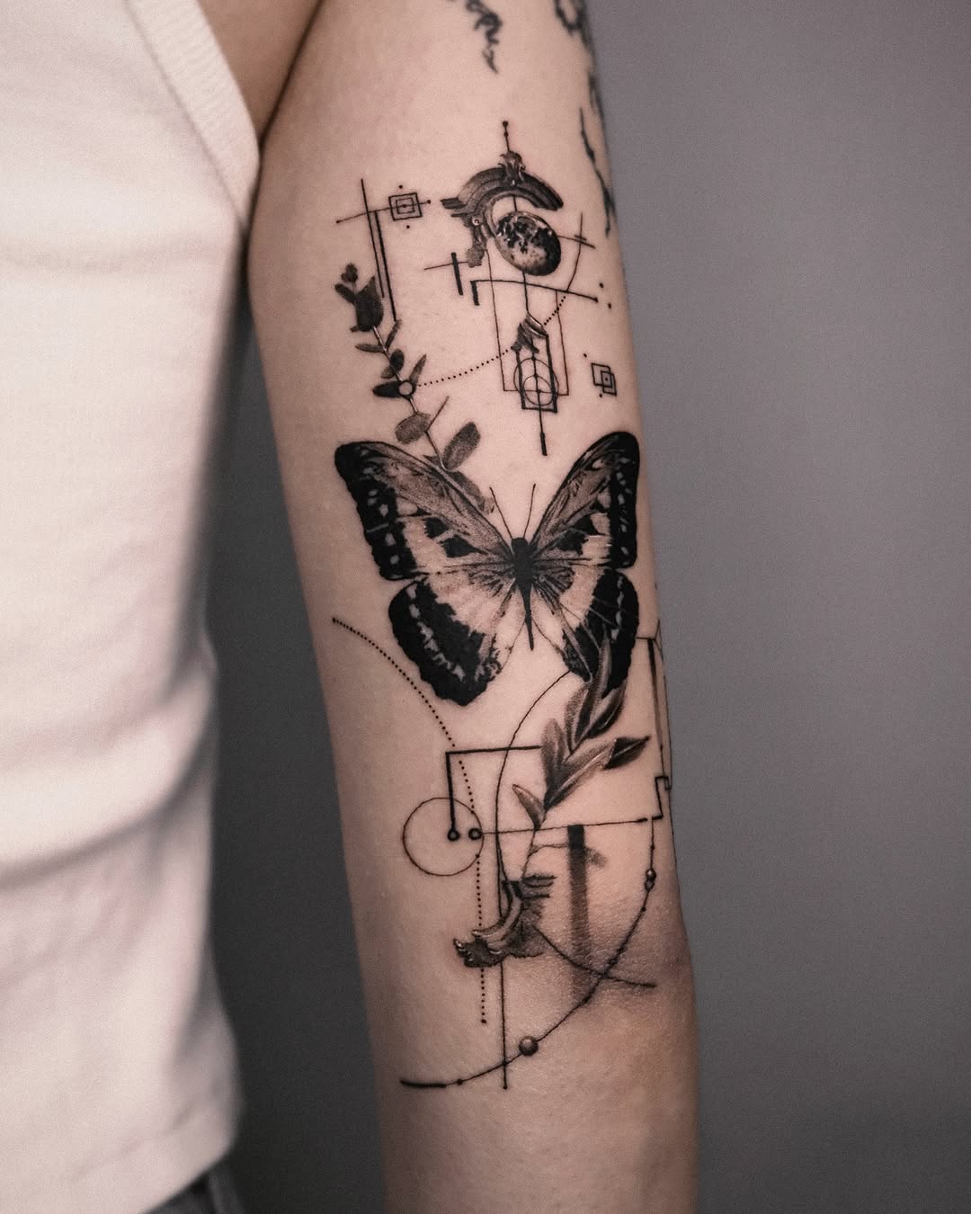 Tattoo by @seraph_gmt — illustrative, geometric
