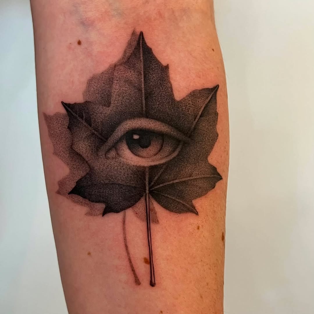 Tattoo by @juliannamenna — black_and_grey