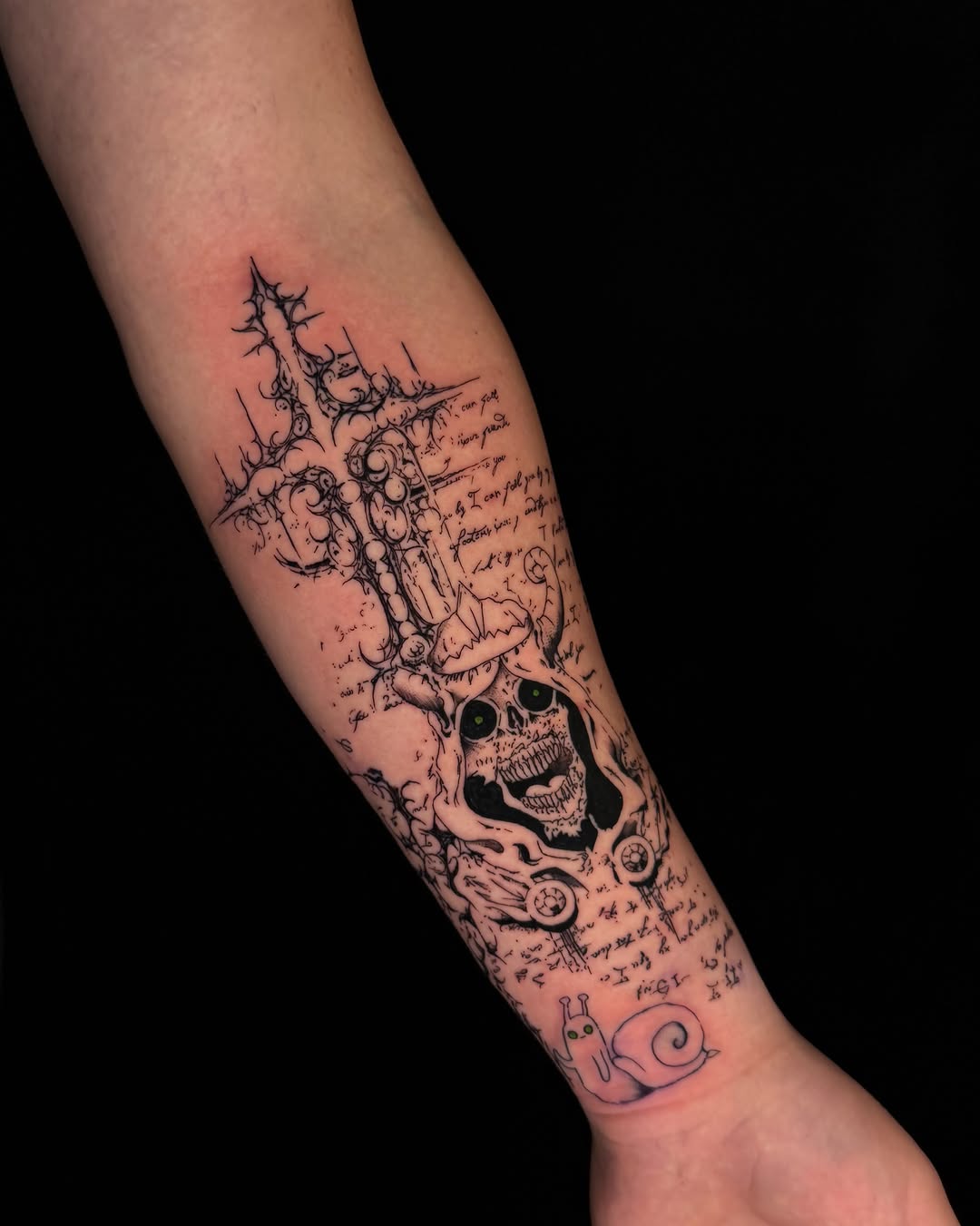 Tattoo by @isa.tats — illustrative, blackwork