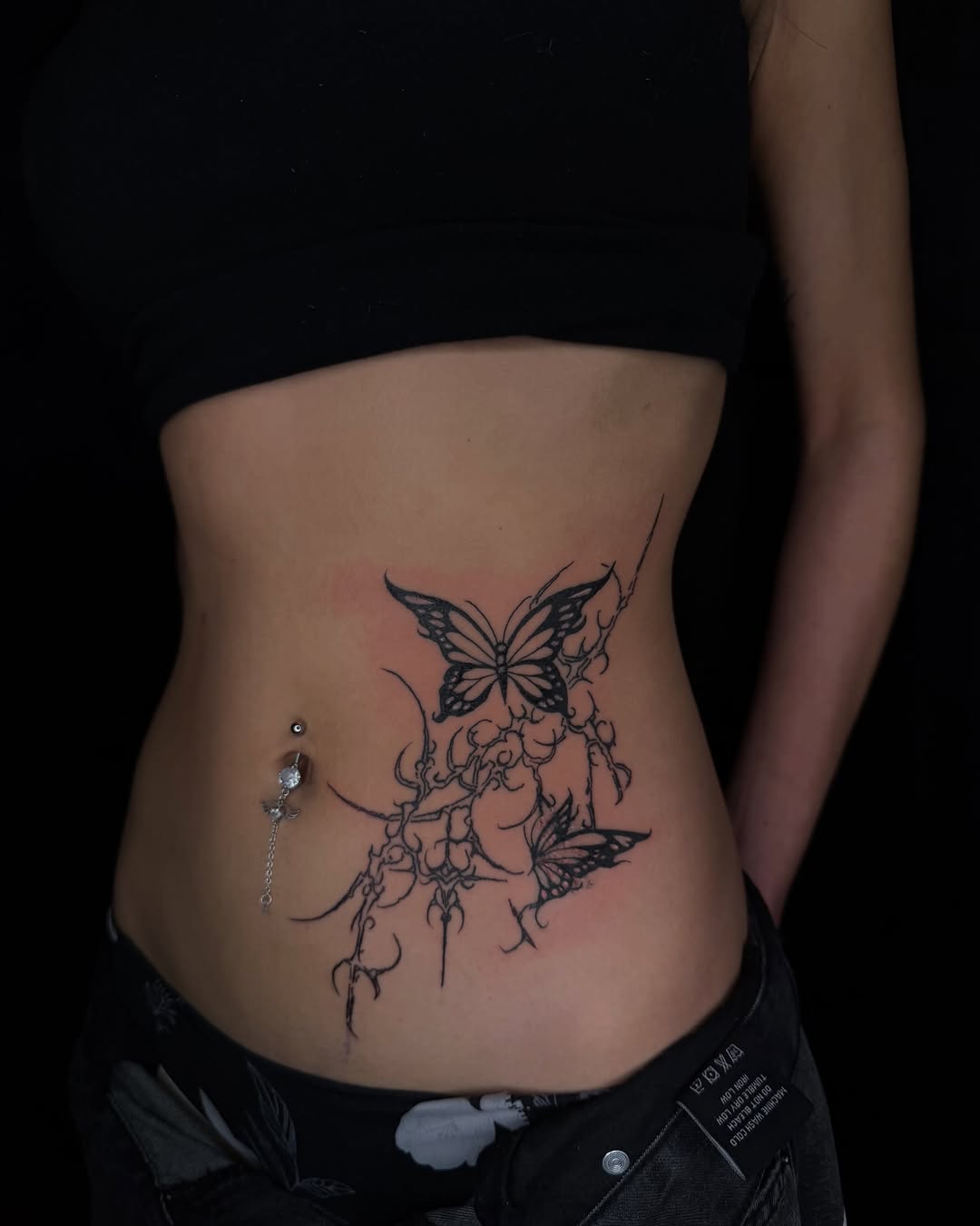 Tattoo by @isa.tats — illustrative, fine_line