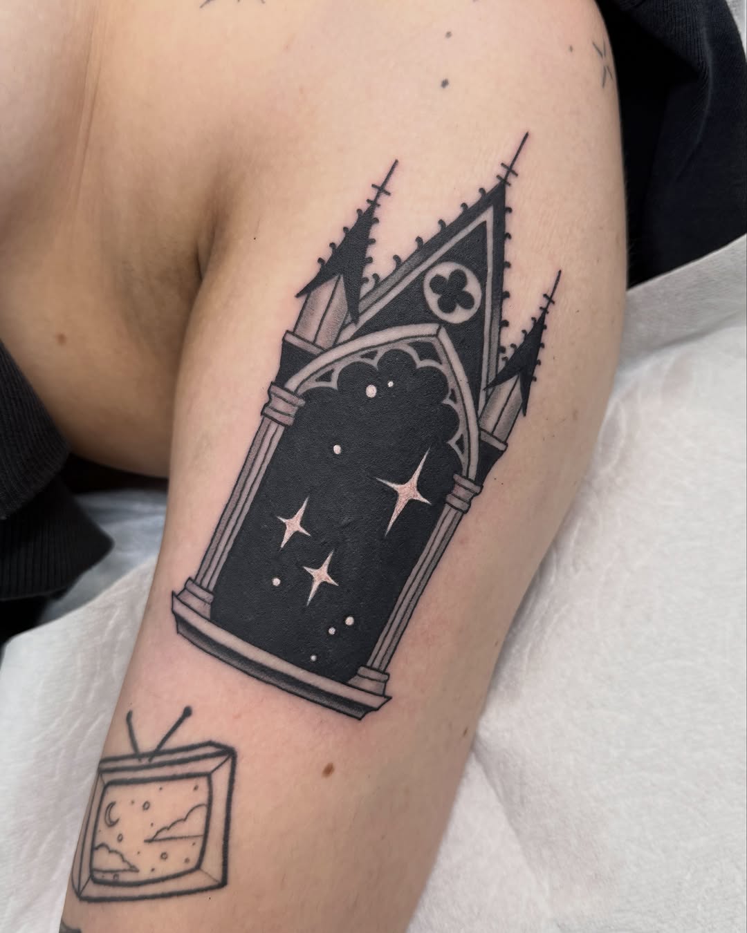 Tattoo by @niaink — illustrative, blackwork
