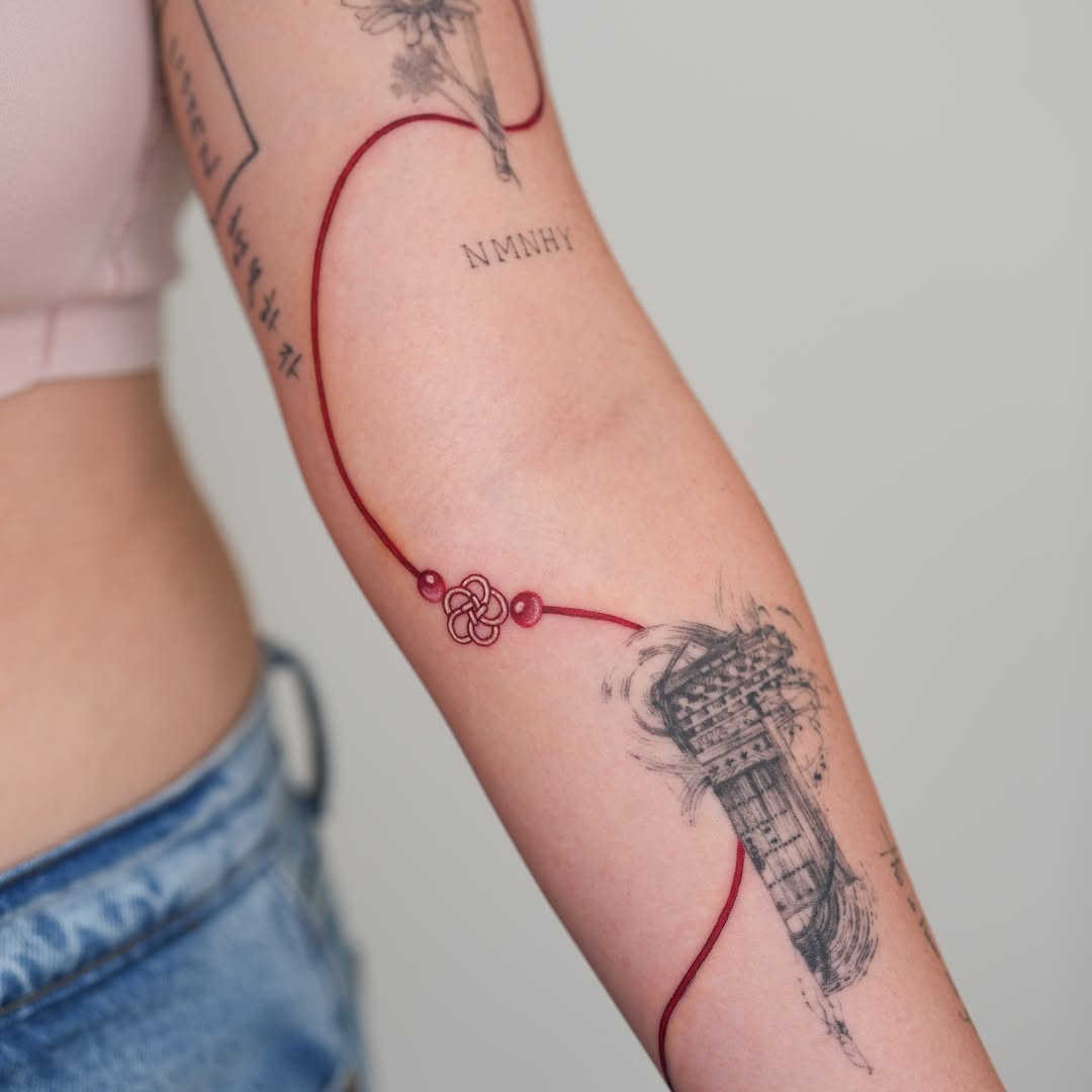 Tattoo by @nhiidles — fine_line, minimalist